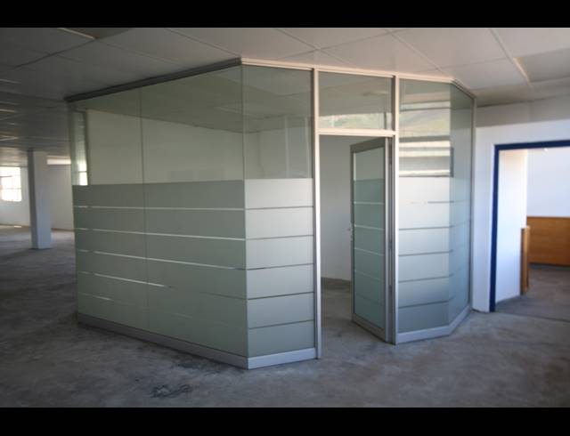 1,449M² SHOWROOM TO LET IN WOODSTOCK